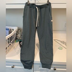 Vuori healthered green Performance Jogger